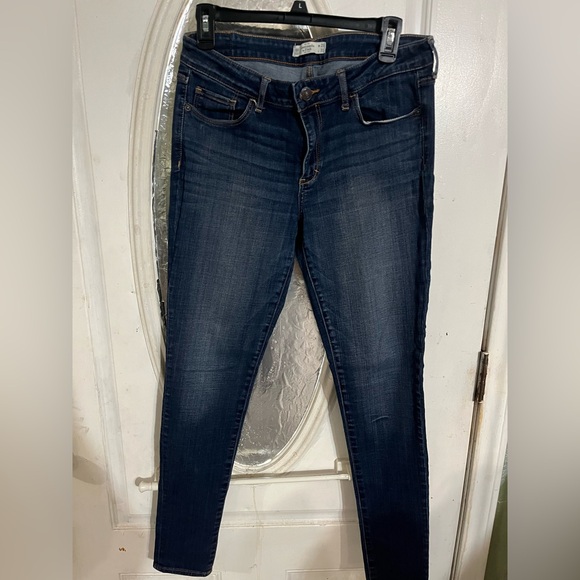 Size 8 Dark Wash Skinny Abercrombie & Fitch jeans! Like new! - Picture 4 of 5